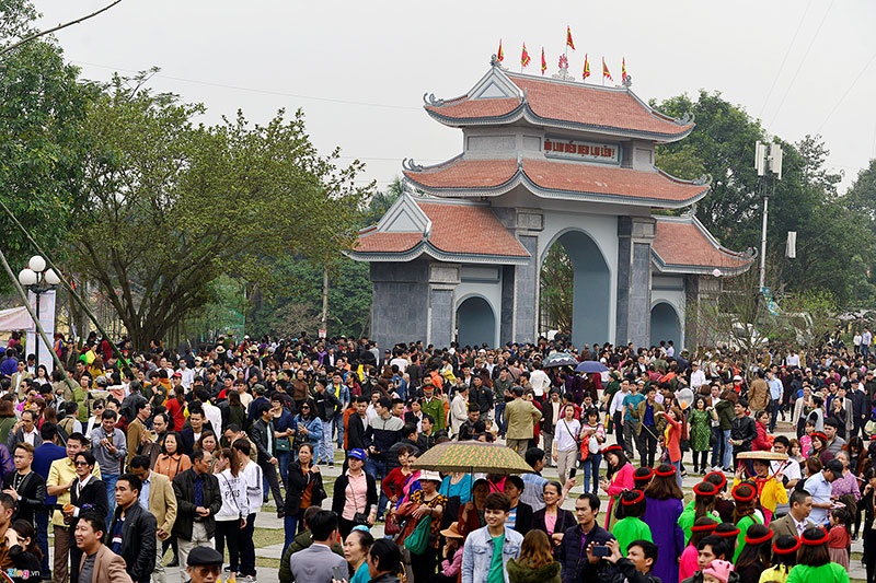 Dịch vụ cho thuê trang phục đắt khách ở hội Lim